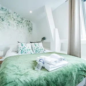 Parisian Flat With Eiffel Tower View Appartamento